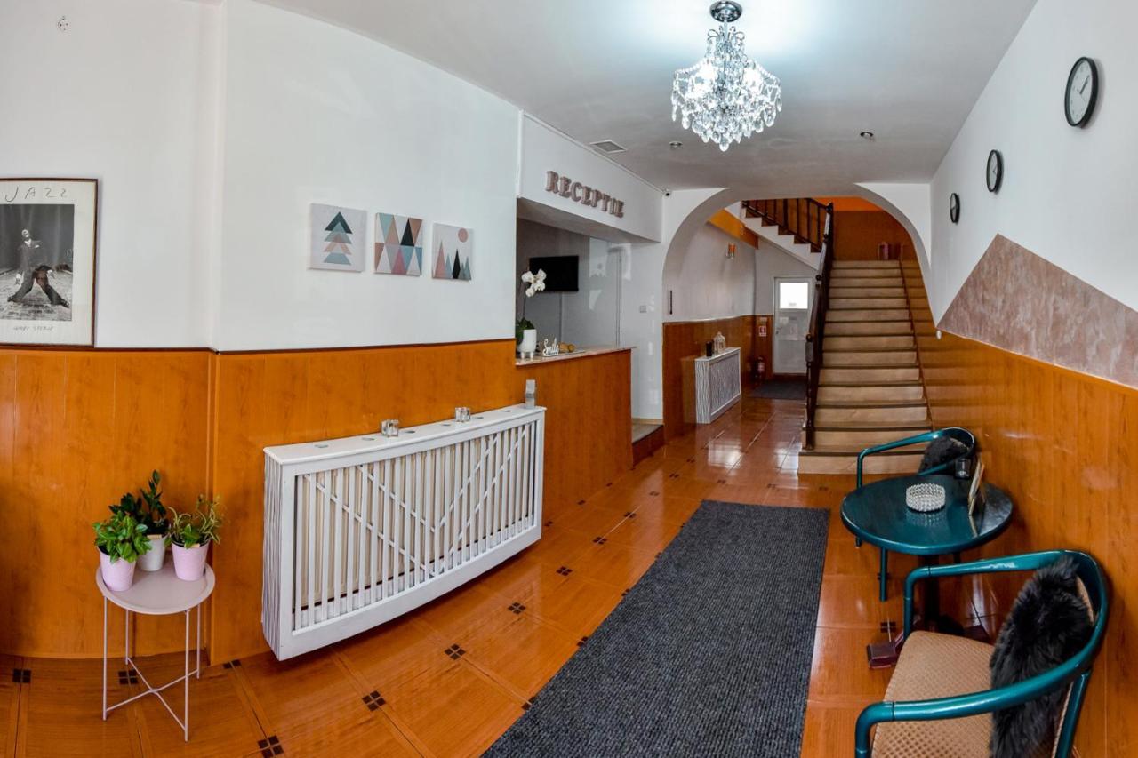 Pensiunea Vanessa Făgăraş Esterno foto